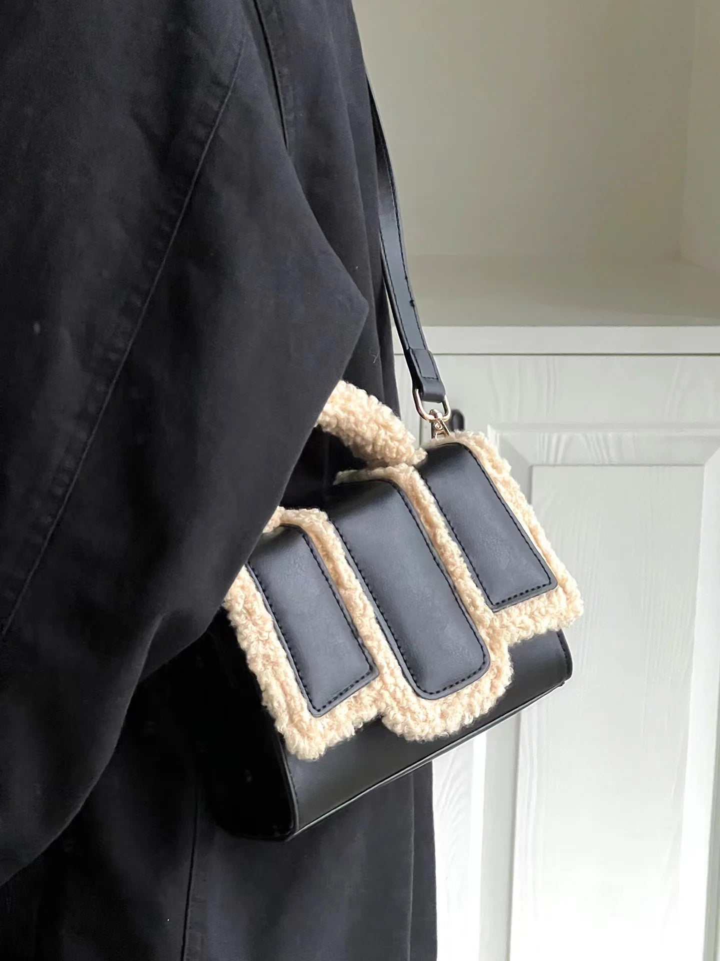 Women New Simple Advanced Small Black Bag Exquisite Versatile Crossbody Bag